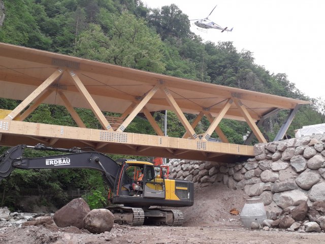 bruecke_neubau_gaulschlucht_lana_volvo_220_2019-05-17_michael_auer.jpg