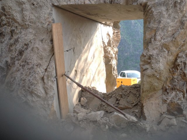 felsaushub_juval_messner.jpg